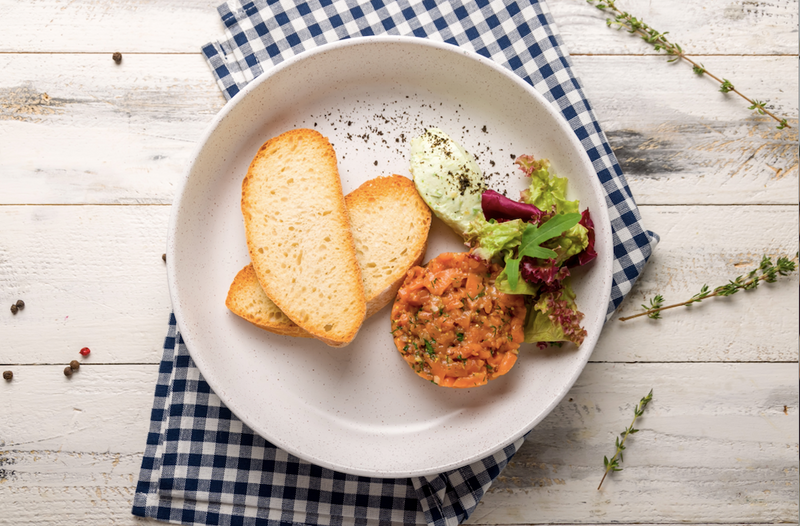Salmon tartare with Asian flavors served with pita bread roasted with zaatar. (x12)