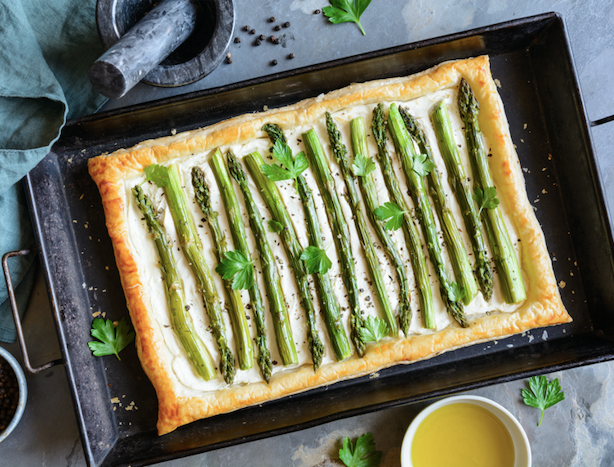 Puff pastry platter with asparagus, brie, apples, bacon and onion compote
