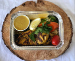 Satay de poulet grillé avec une sauce aux arachides